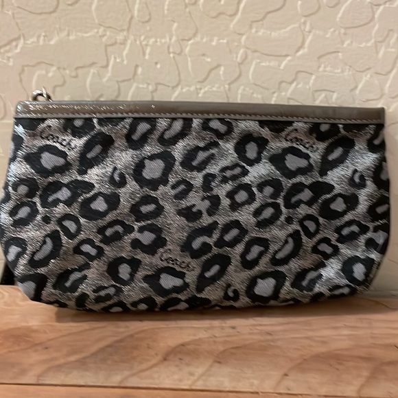 Vintage Coach leopard clutch make up bag - Picture 2 of 4